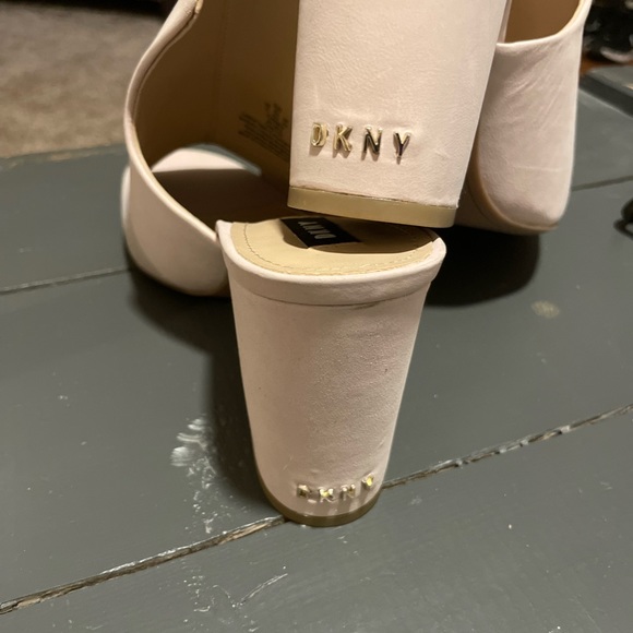 DKNY Wo means slides size 10 Pale Pink - Picture 2 of 5